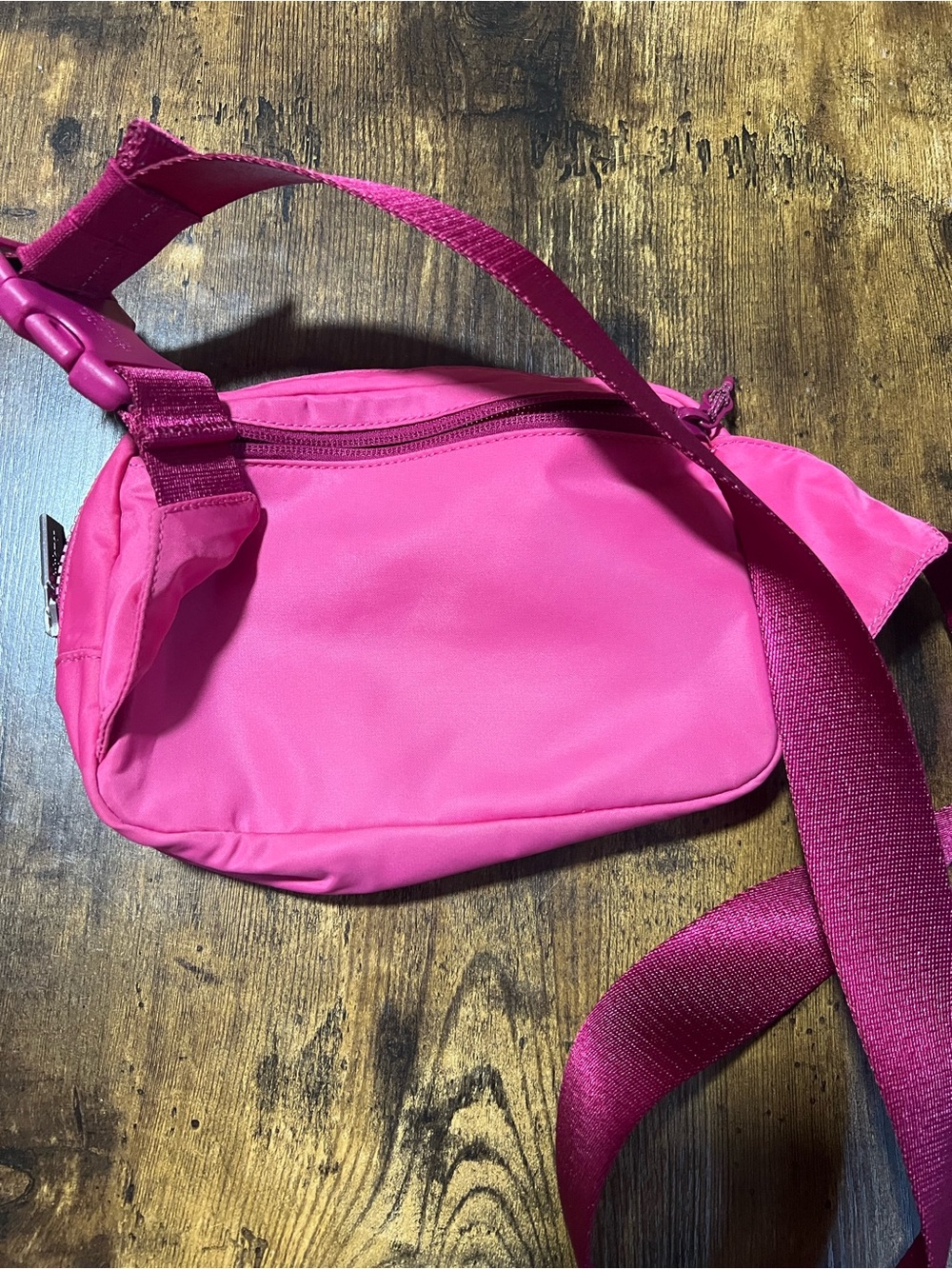 Lululemon Everywhere Belt Bag 2L | Raspberry Coulis Wild Berry - Picture 3 of 3
